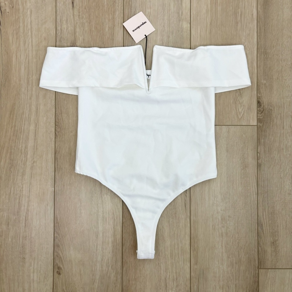 Superdown Aaliyah Deep V Bodysuit in White Size M - Picture 2 of 7